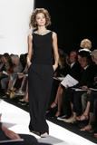 th_24149_md-fashionledge.com-ss07-rtw-newyork-w-renta-002-5h8pvmnu_122_1121lo.jpg