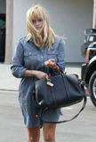 th_02998_Reese_Witherspoon_Out_for_Lunch_in_Brentwood_October_22_2012_038_122_199lo.jpg
