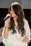 th_68064_celebrity_paradise.com_TheElder_SelenaGomez22_122_372lo.jpg