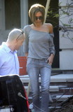 th_72247___VictoriaBeckham_WatchingHomesforSale_68__515lo.jpg