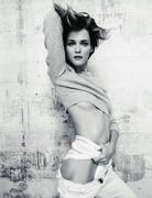 th_808396560_CarmenKass_VogueParisMarch201104_122_70lo.jpg