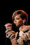 th_97756_Rihanna_performes_on_the_David_Letterman_Show_03_122_887lo.jpg